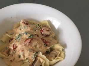 Roasted tomato, spinach and yoghurt pasta sauce